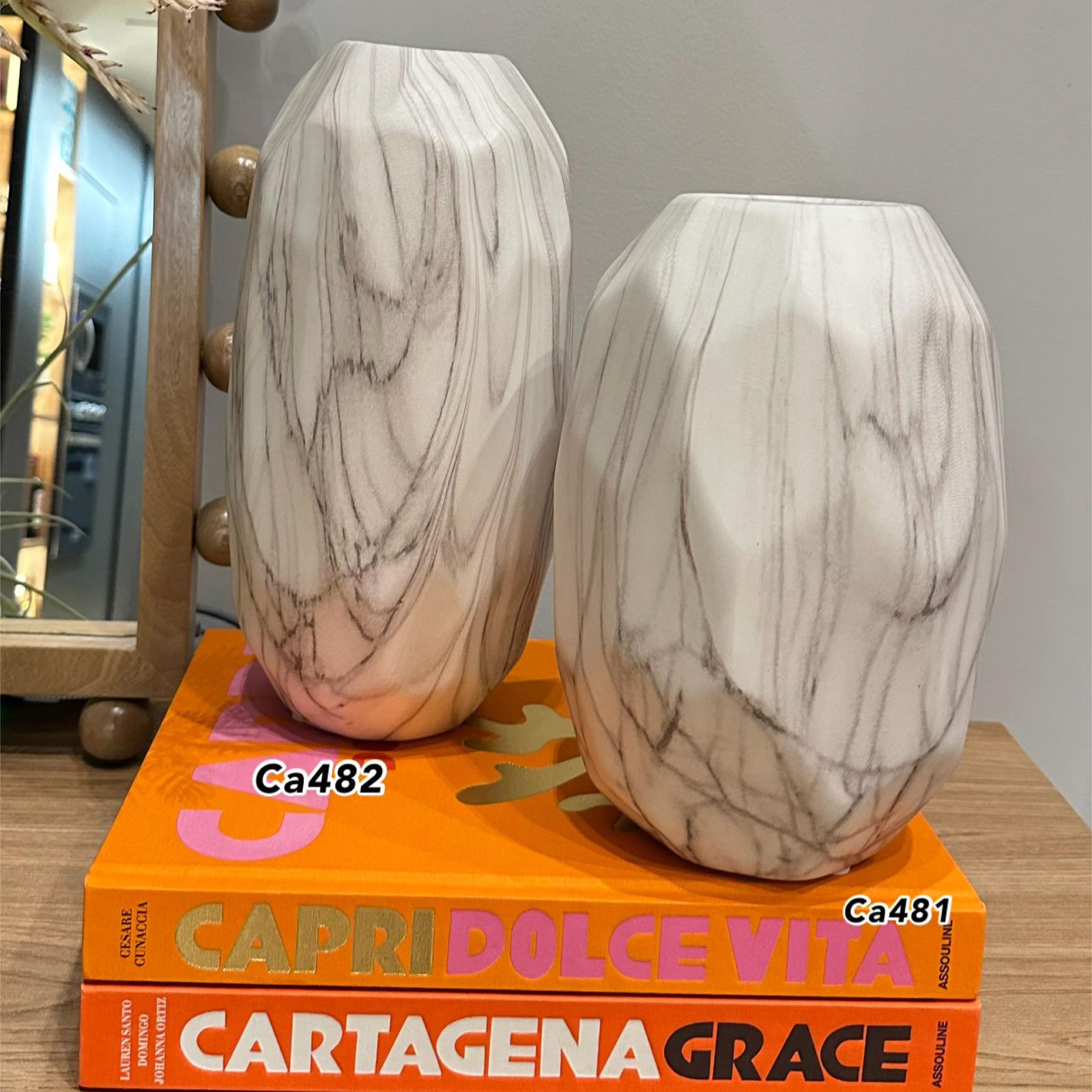Jarron mediano alargado textura marmol 18cm* 27cm